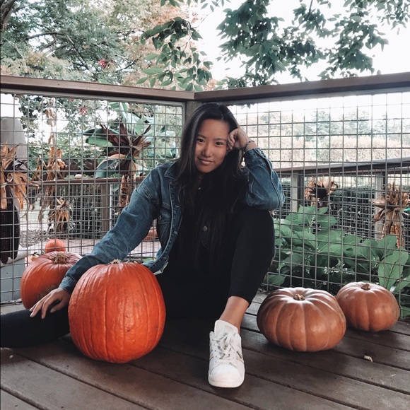 Meet your Posher, Cayla - Picture 1 of 1